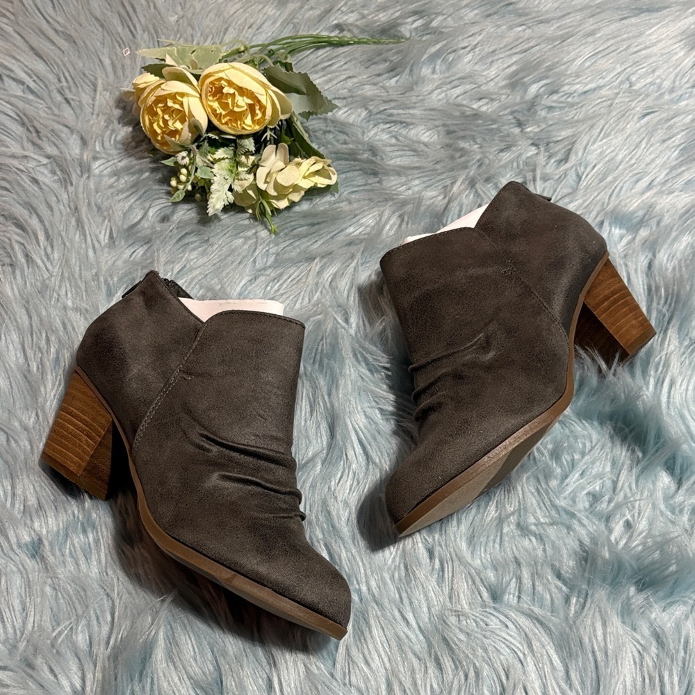 NEW Report Clarice Grey Heeled Ankle Booties size 6.5W